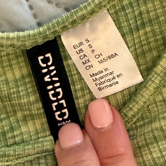 Divided H & M Women's Green Short Sleeve Ribbed Crop Top Tee Size S - Picture 3 of 6